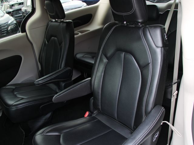 Used 2023 Chrysler Pacifica Touring-L FWD image 26