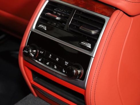 Used 2022 BMW ALPINA B7 xDrive w/ Luxury Rear Seating Package image 20