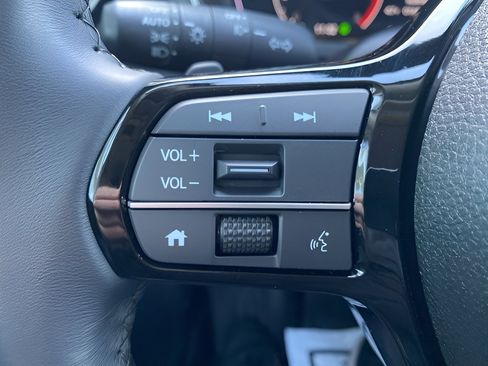 Used 2025 Honda Pilot EX-L image 16