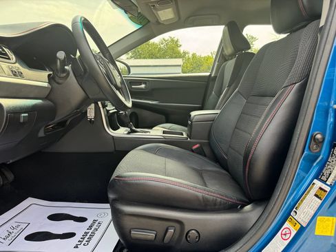 Used 2017 Toyota Camry SE FWD image 14
