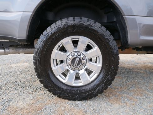 Used 2021 Ford F250 Platinum w/ FX4 Off-Road Package image 12