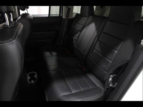 Used 2017 Jeep Patriot High Altitude AWD/4WD image 18