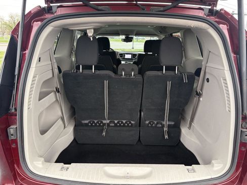 Used 2023 Chrysler Voyager LX FWD image 28