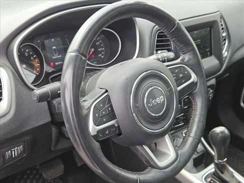 Used 2019 Jeep Compass Latitude w/ Cold Weather Group AWD/4WD image 7