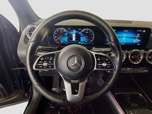 Used 2022 Mercedes-Benz GLA 250 w/ Premium Package Lite image 13