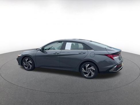 Used 2025 Hyundai Elantra SEL image 10