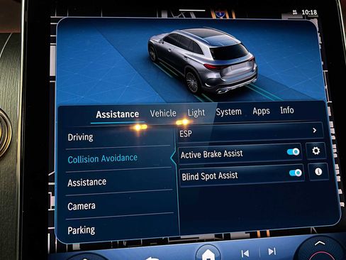 Used 2025 Mercedes-Benz GLC 300 4MATIC image 35