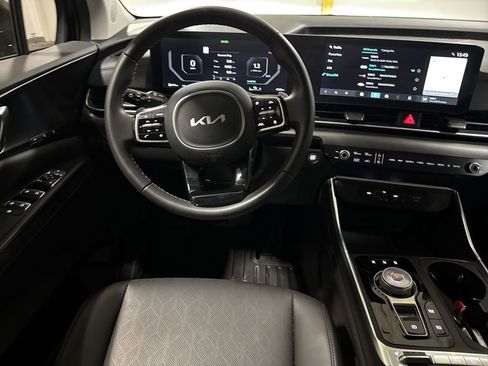 Used 2026 Kia Carnival SX w/ SX Dark Edition Package FWD image 11