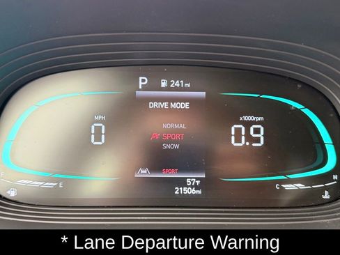 Used 2023 Hyundai Venue Limited FWD image 18