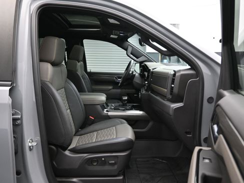 Used 2024 Chevrolet Silverado 1500 ZR2 w/ Technology Package image 12