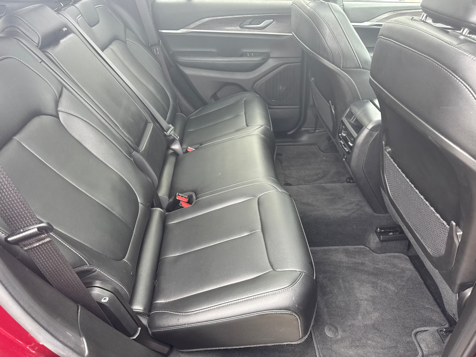 Used 2025 Jeep Grand Cherokee Limited AWD/4WD image 19