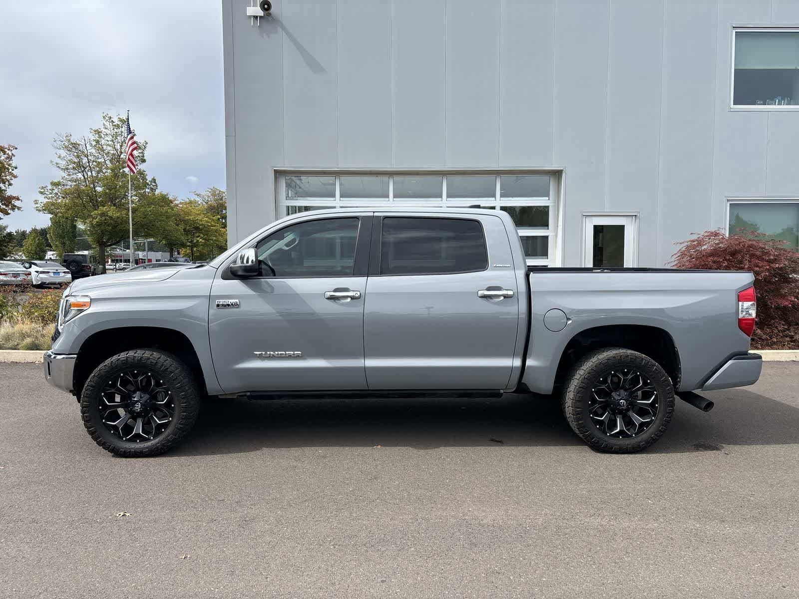 Used 2020 Toyota Tundra Limited w/ Limited Premium Package AWD/4WD image 2