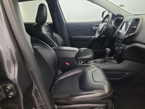 Used 2019 Jeep Cherokee Latitude Plus w/ Comfort/Convenience Group AWD/4WD image 21
