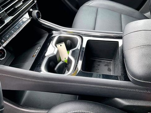 Used 2025 Chevrolet Traverse LT image 20