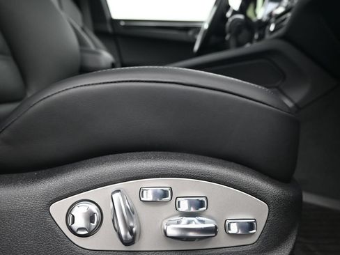 Used 2026 Porsche Macan AWD/4WD image 15