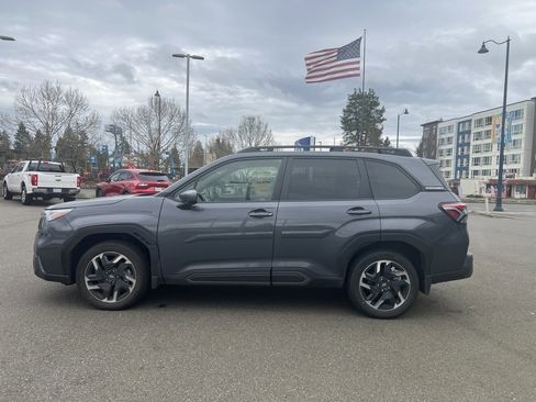 Used 2025 Subaru Forester Limited image 2