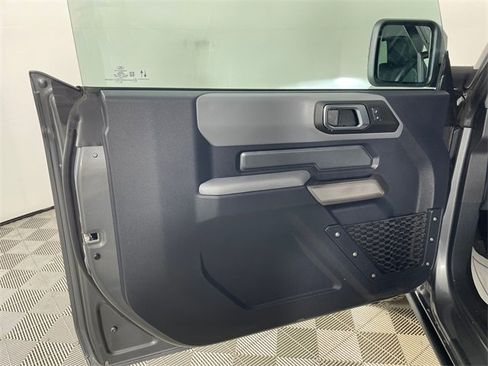 Used 2022 Ford Bronco Black Diamond image 18