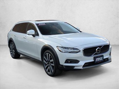Used 2021 Volvo V90 T6 Cross Country w/ Climate Package image 3