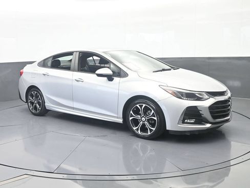 Used 2019 Chevrolet Cruze LT w/ RS Package FWD image 8