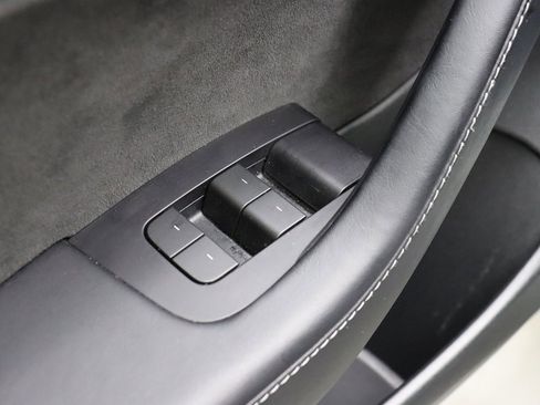 Used 2023 Tesla Model 3 Standard Range image 23