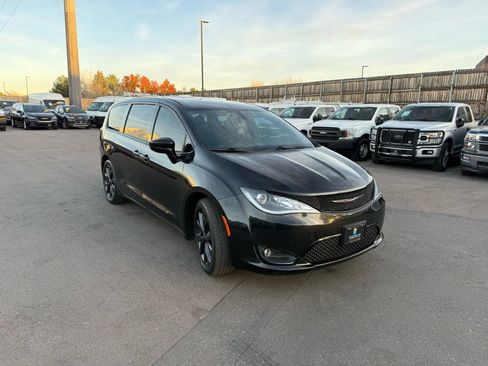 Used 2018 Chrysler Pacifica Touring Plus w/ S Appearance Package image 10