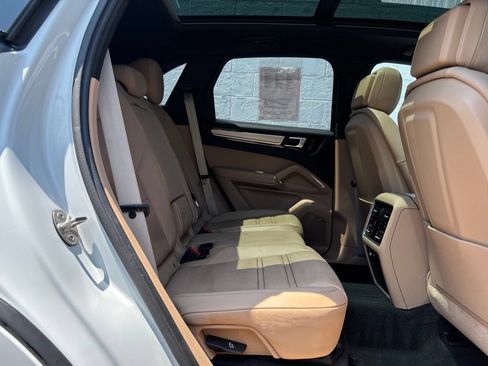 Certified 2023 Porsche Cayenne S Platinum AWD/4WD image 15