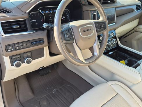 Used 2021 GMC Yukon Denali w/ Denali Premium Package AWD/4WD image 10