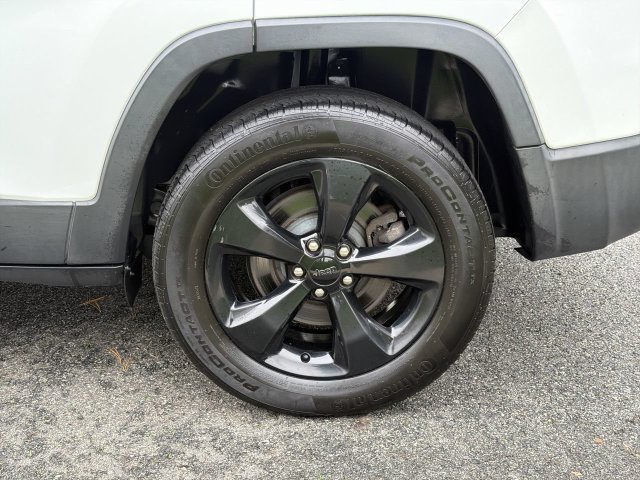 Used 2019 Jeep Cherokee Latitude Plus AWD/4WD image 11