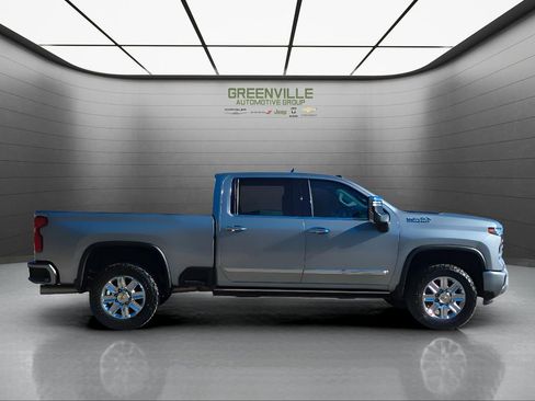 Used 2024 Chevrolet Silverado 2500 High Country w/ High Country Premium Package AWD/4WD image 10