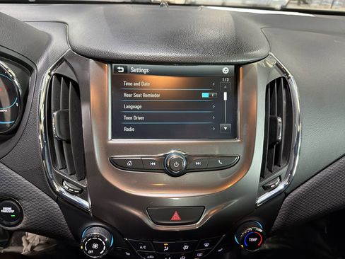 Certified 2017 Chevrolet Cruze LT w/ Convenience Package image 19