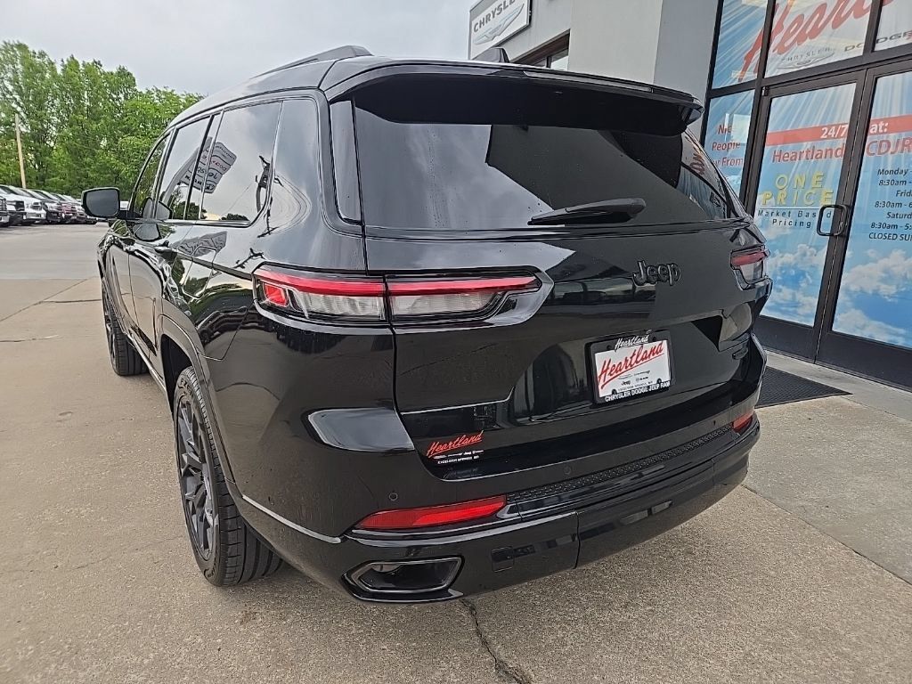Used 2024 Jeep Grand Cherokee L Summit AWD/4WD image 11