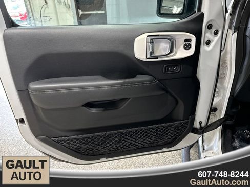 Used 2019 Jeep Wrangler Unlimited Sahara AWD/4WD image 12
