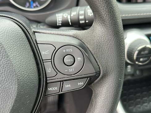 Used 2021 Toyota RAV4 XLE w/ Convenience Package image 14