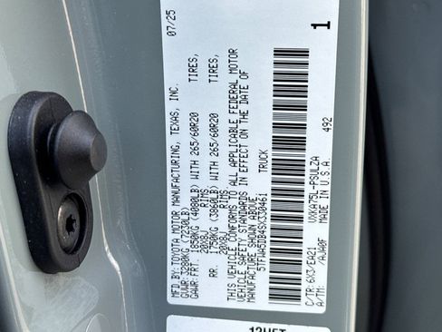 Used 2025 Toyota Tundra Limited AWD/4WD image 27