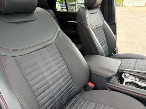 Used 2025 Ford Explorer ST-Line w/ Premium Package image 43