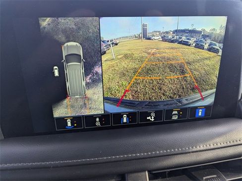 Used 2022 Chevrolet Tahoe Z71 w/ Luxury Package image 18