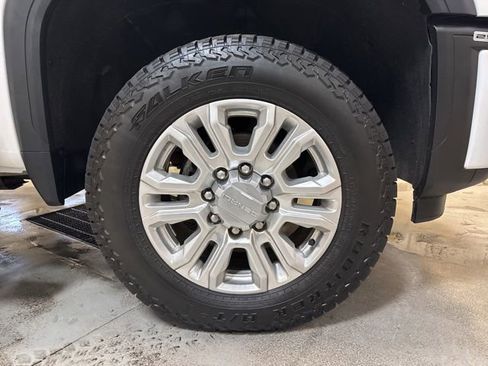 Used 2024 GMC Sierra 2500 Denali image 9