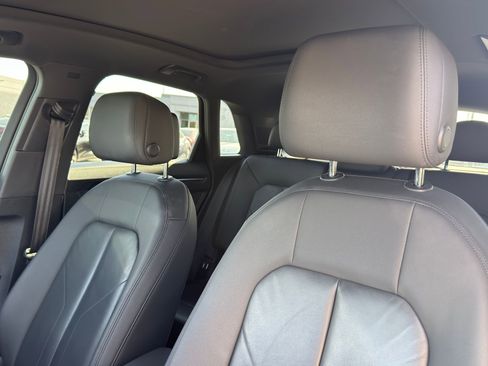Used 2021 Audi Q3 2.0T Premium w/ Convenience Package image 9