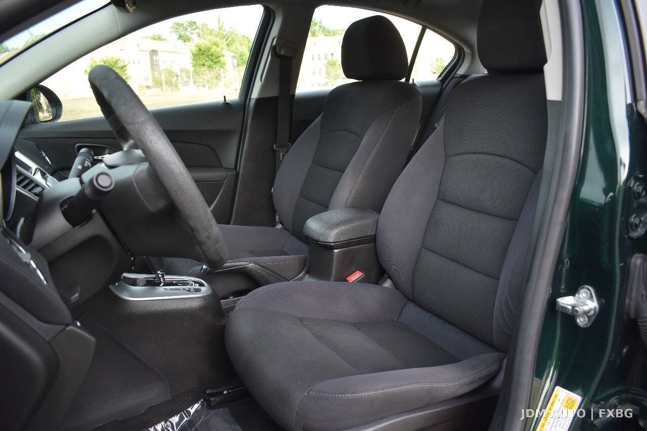 Used 2015 Chevrolet Cruze LT w/ Sun And Sound Package FWD image 13
