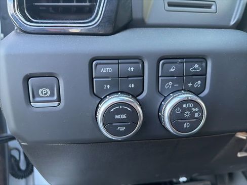 Used 2025 GMC Sierra 2500 AT4 AWD/4WD image 16