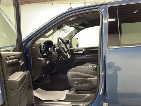 Used 2024 GMC Sierra 2500 SLE w/ SLE Value Package; AWD/4WD image 2
