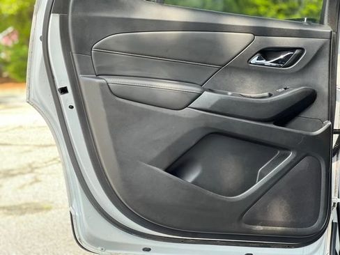 Used 2018 Chevrolet Traverse LT FWD image 13