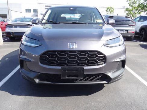 Used 2023 Honda HR-V LX image 2