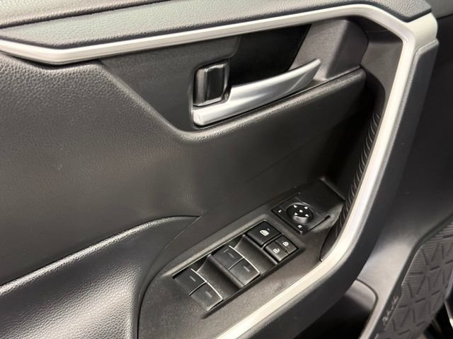 Used 2025 Toyota RAV4 XLE FWD image 14