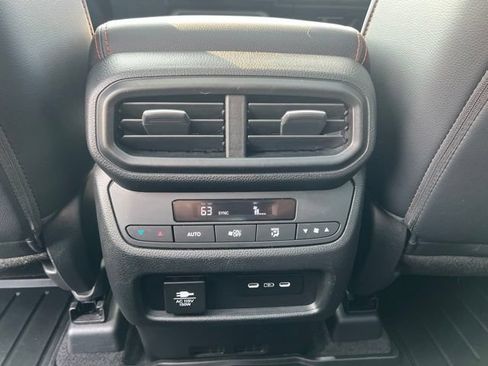 Used 2025 Honda Pilot TrailSport image 21