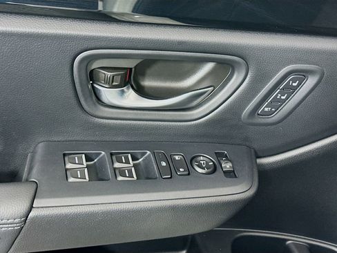 Certified 2025 Honda Pilot Touring image 17