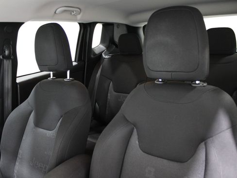 Used 2016 Jeep Renegade Latitude w/ Cold Weather Group image 5