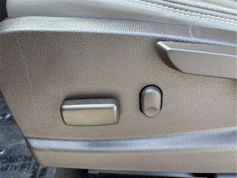 Used 2022 GMC Canyon Denali image 19