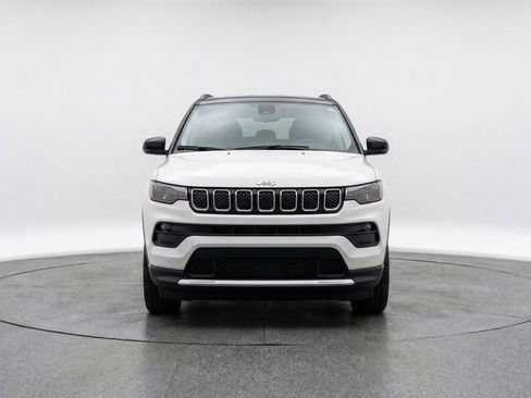 Used 2025 Jeep Compass Limited image 2