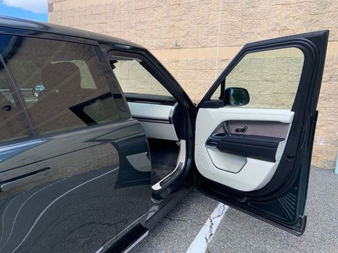 Certified 2023 Land Rover Range Rover SE image 14